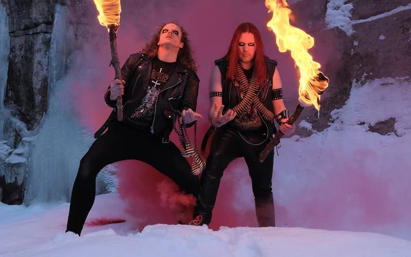DEATHHAMMER invoca la violencia del metal primitivo con su nuevo disco «Crimson Dawn»